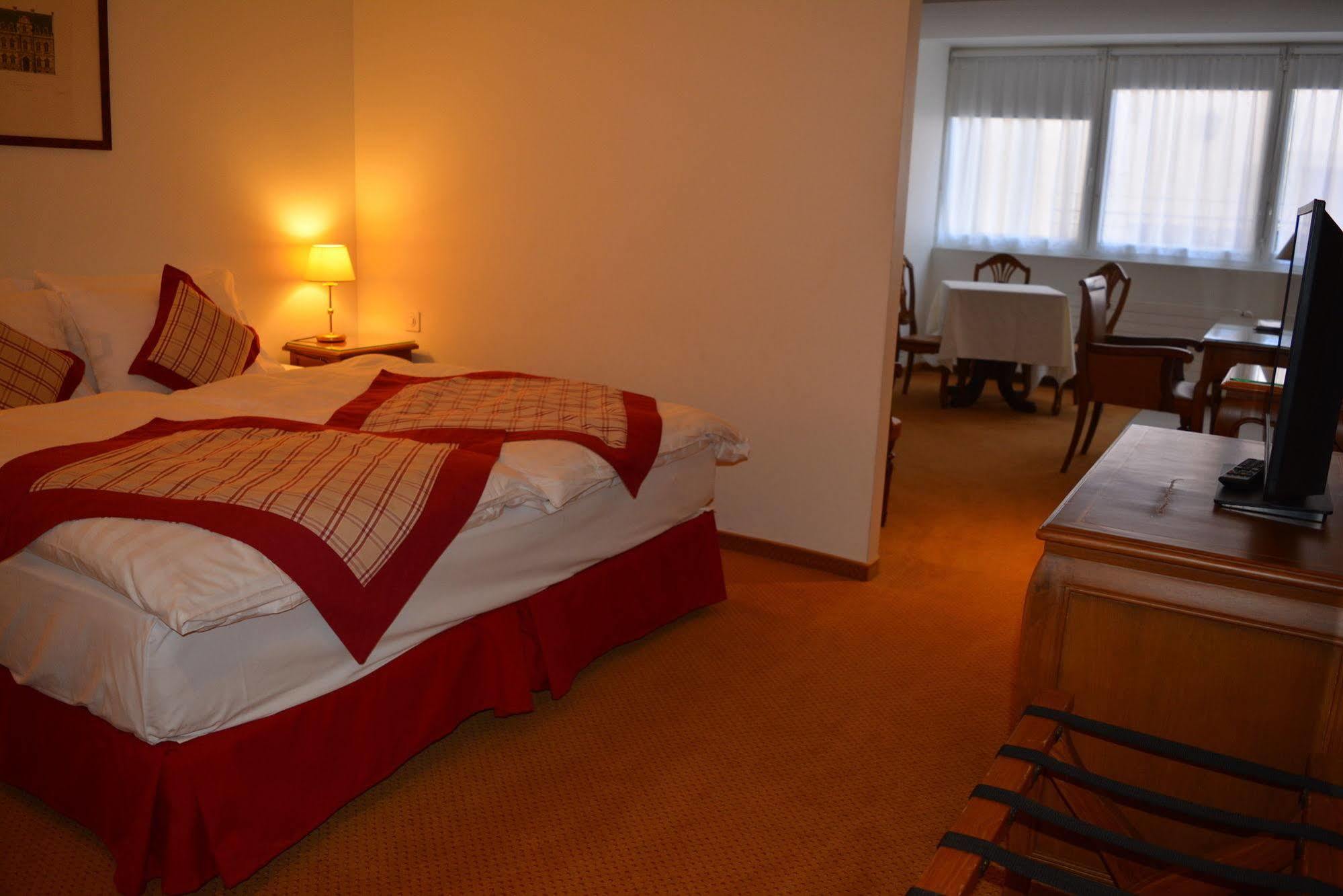 Hotel De La Couronne Morges Bagian luar foto